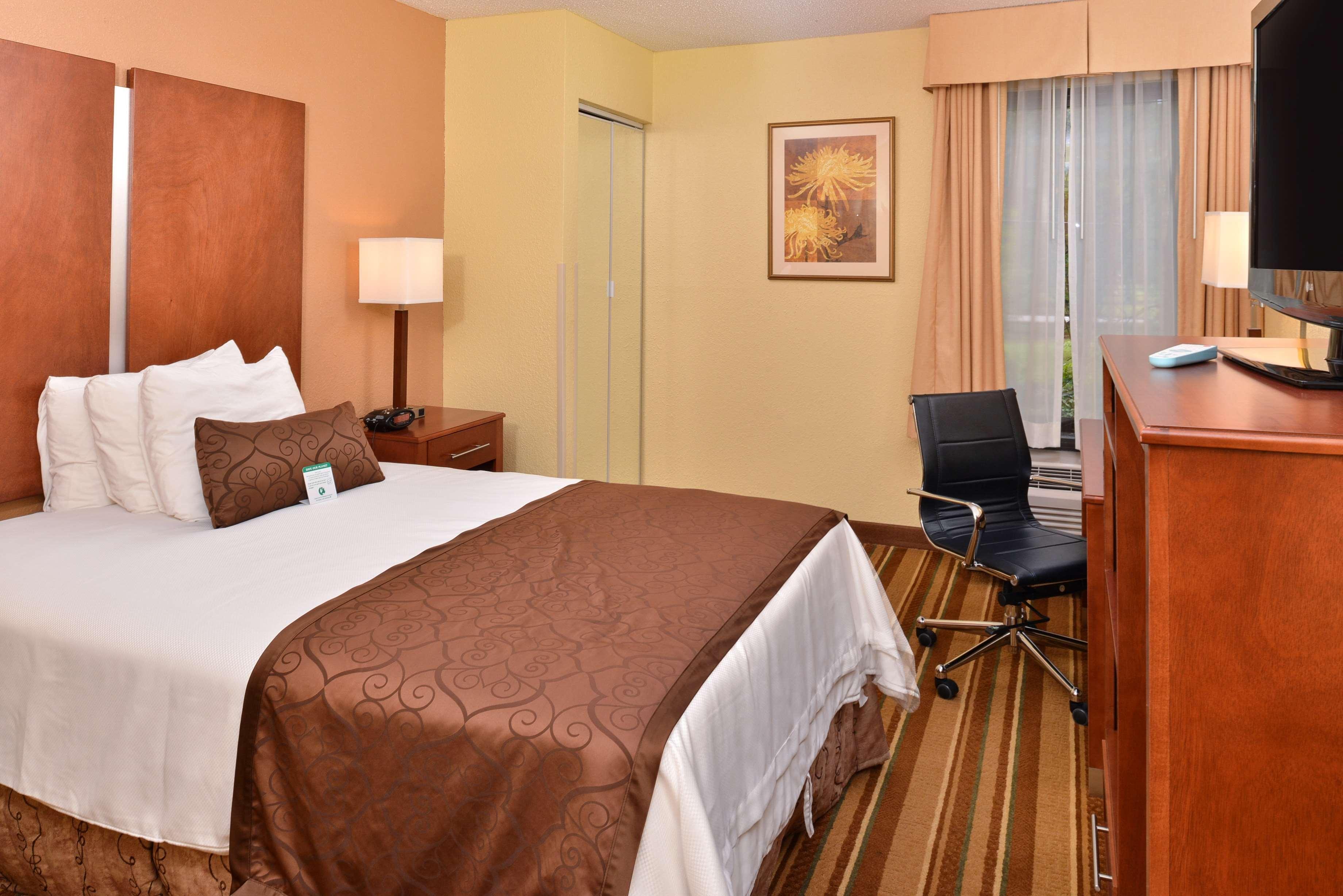 Best Western Plus Richmond Sandston Exterior foto